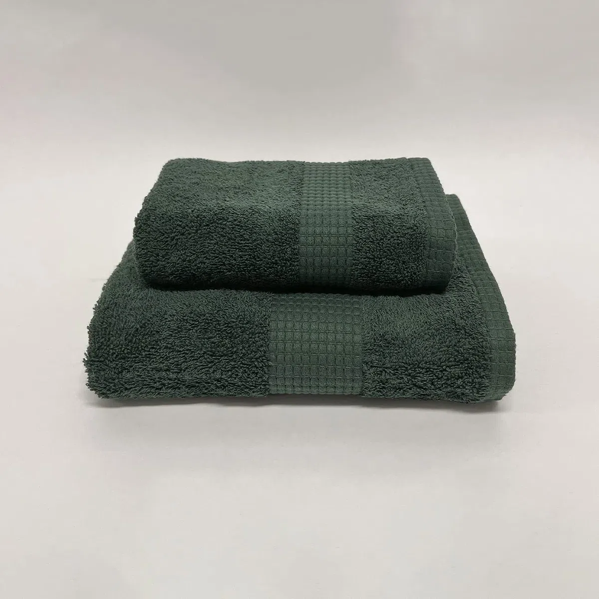 Jenny Sesal Set di asciugamani - 1 asciugamano viso e 1 ospite The Colors Luxury – asciugamani in tinta unita- 100% Cotone- Spugna di alta qualità peso 450gr/mq (Verde Pino)
