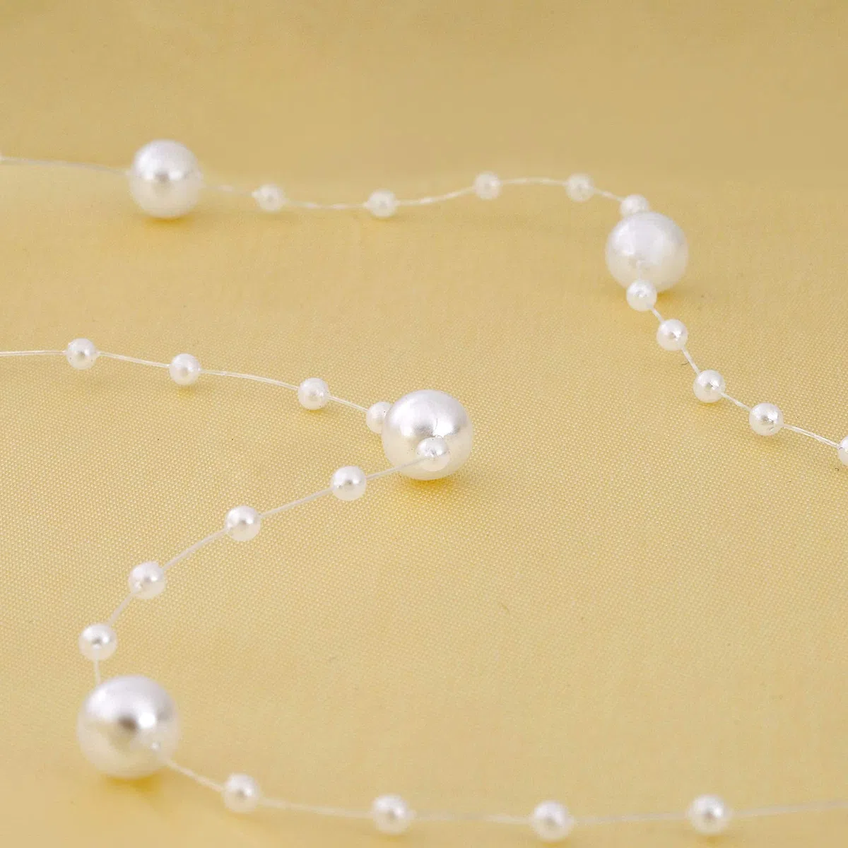 Ghirlanda di Perle 60 Metri Catena di Perle Artificiale Ghirlanda Fili Perline Bianco DIY Decorazioni per Martimonio Natale Ornamenti
