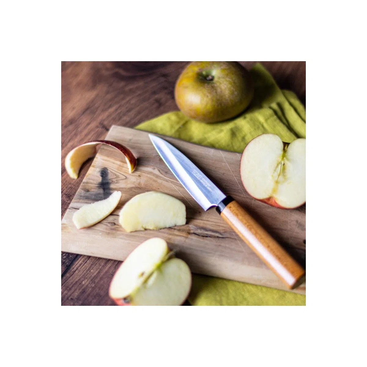 KAI Select coltello da frutta con fodero in legno e manico in legno di ciliegio - acciaio inossidabile SUS420J2 - lunghezza lama 9 cm, lunghezza totale 20,5 cm - coltello universale coltello da frutta