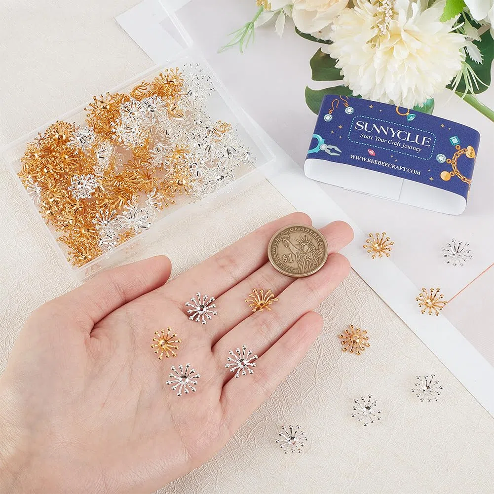 SUNNYCLUE 1 Scatola 200 Pezzi CAPspucci per Perline Stame di Fiori Perline in Filigrana CAPspucci per estremità 3D Argento Dorato Ottone Fiore Distanziatore Tappo Metallo Multi-Petalo PE