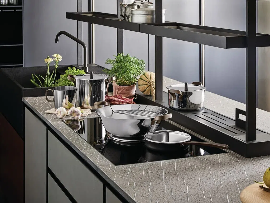 Alessi edo | PU105/16 - Casseruola a Manico Lungo in Acciaio Inox, Manico in Acciaio Inox con Rivestimento in PVD, Marrone