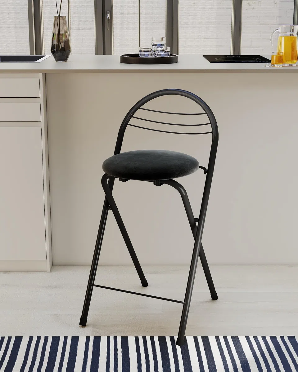 Set di 2 Sgabello Pieghevole in Metallo con Seduta in Morbido Velluto, Portatile Sedia Nera con Schienale e Poggiapiedi, Sgabelli da Bar, Cucina, Giardino, Altezza 60 cm