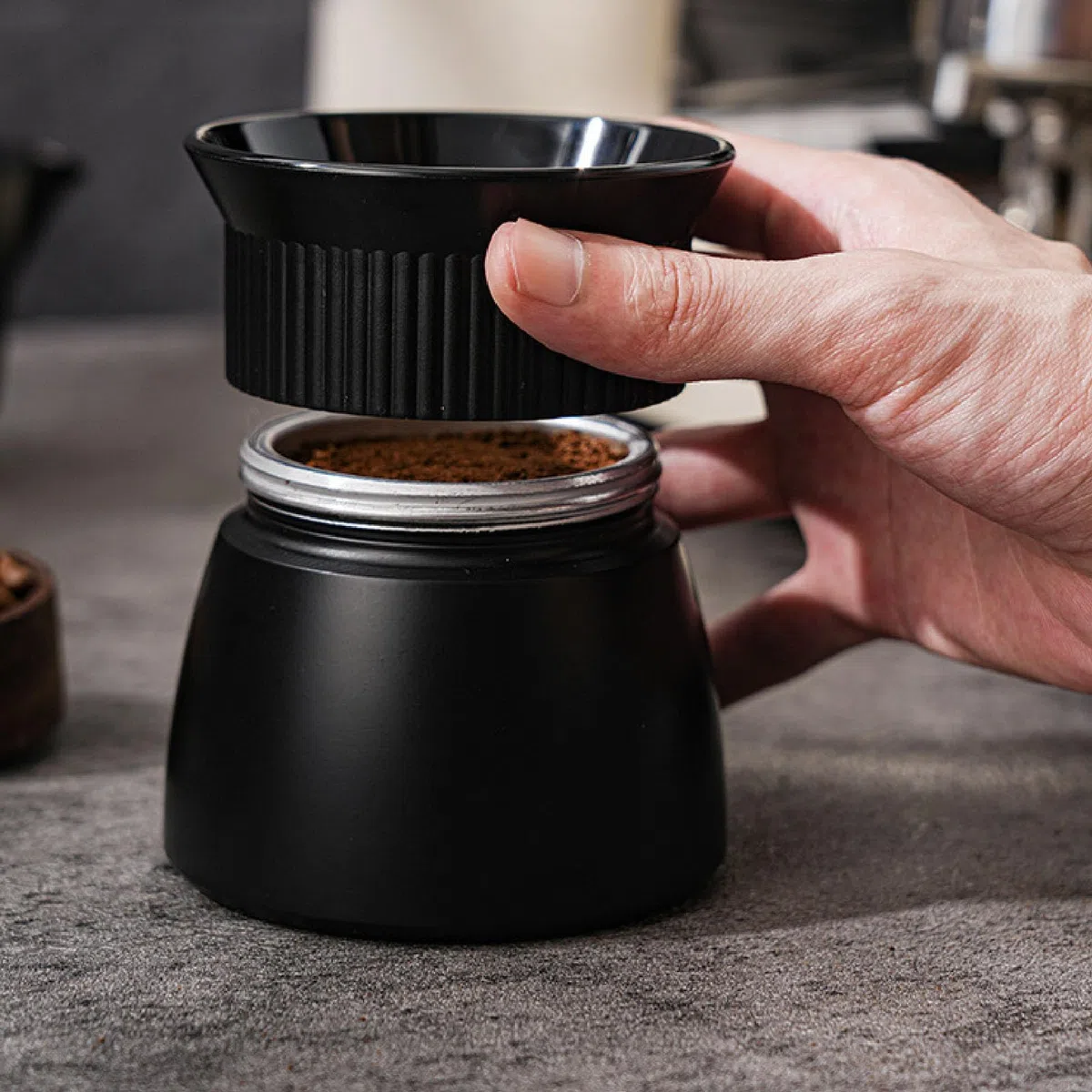 Imbuto Dosatore per Moka, Riempitivo per Caffè Piano Cottura Strumento di Distribuzione per Caffettiera Espresso Anello Dosatore per Caffettiera per Valvola Singola(150ml-Nero)
