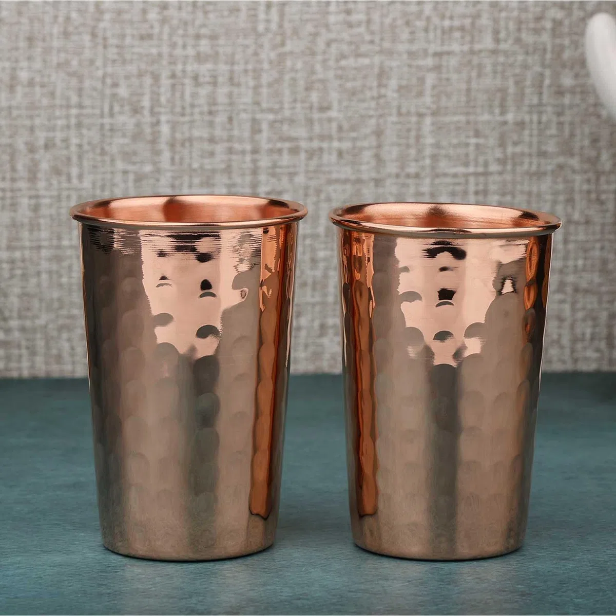 ANCIENTIMPEX Set di 2 bicchieri in puro rame martellato, 300 ml, bicchieri ayurvedici fatti a mano, per benefici per la salute, bicchieri da acqua per casa e ufficio