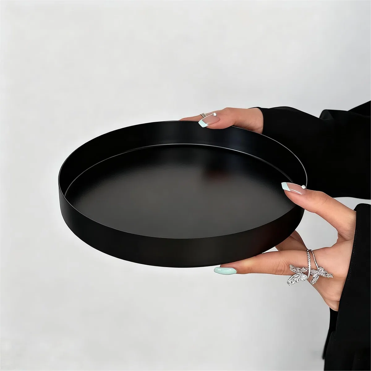 Vassoi Decorativo Rotondo Nero di Immagazzinaggio Dell'organizzatore, Vassoio da Portata in Metallo in Acciaio Inox per Portaoggetti Gioielli di Candele Profumo (Ø20 cm, nero)