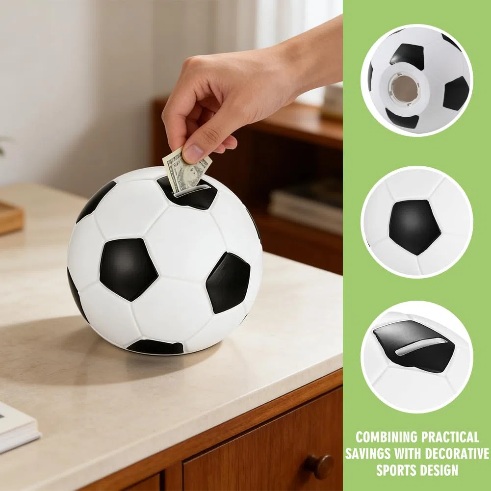 Salvadanaio a forma di pallone da calcio — Un divertente design a tema sportivo, personalizzabile per bambini o bambine. Un'idea regalo brillante per i compleanni dei bambini
