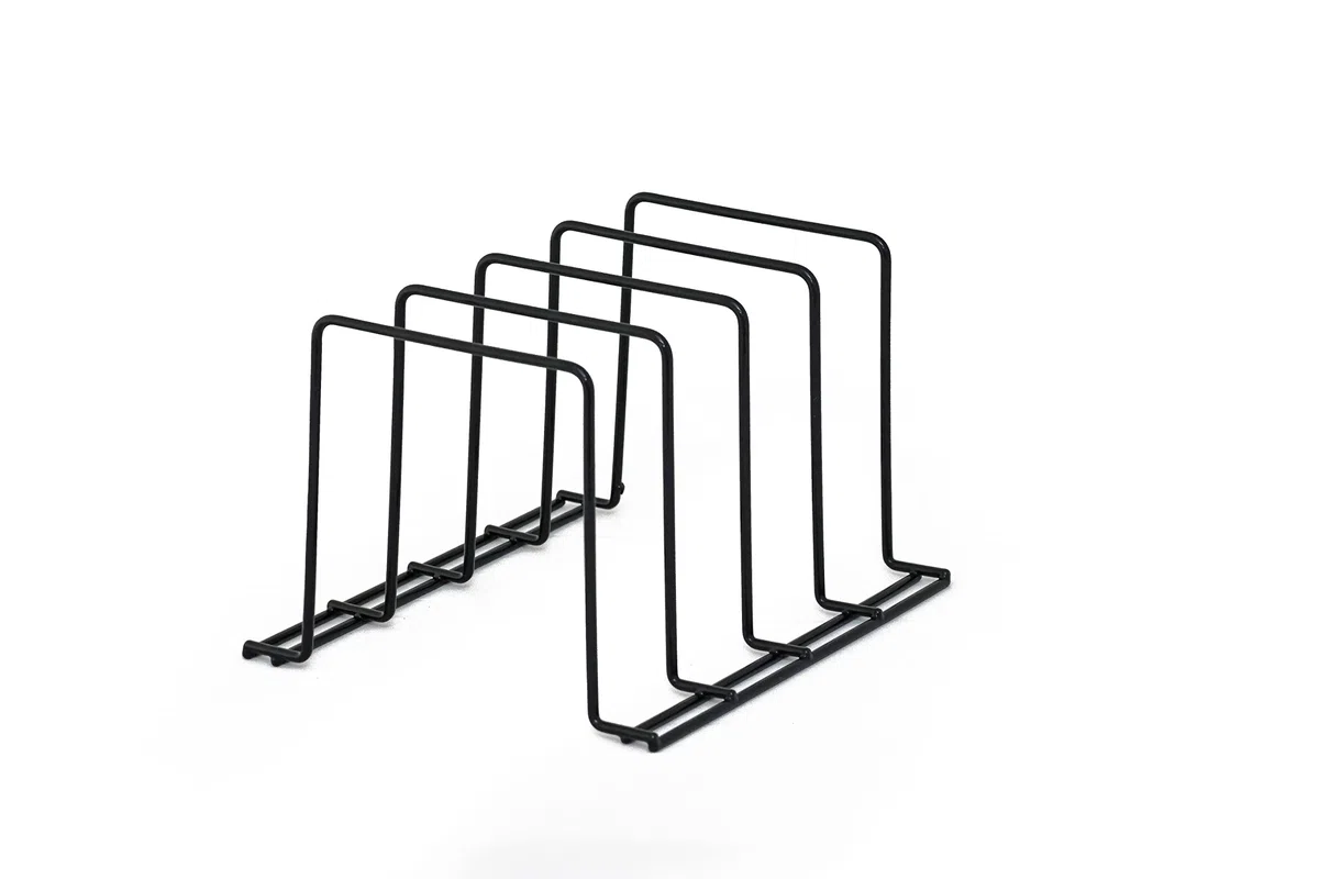 simplywire – Supporto per teglie e taglieri - Rastrelliera per coperchi, pentole e padelle - Organizer per credenze da Cucina – Acciaio Rivestito in plastica Nera