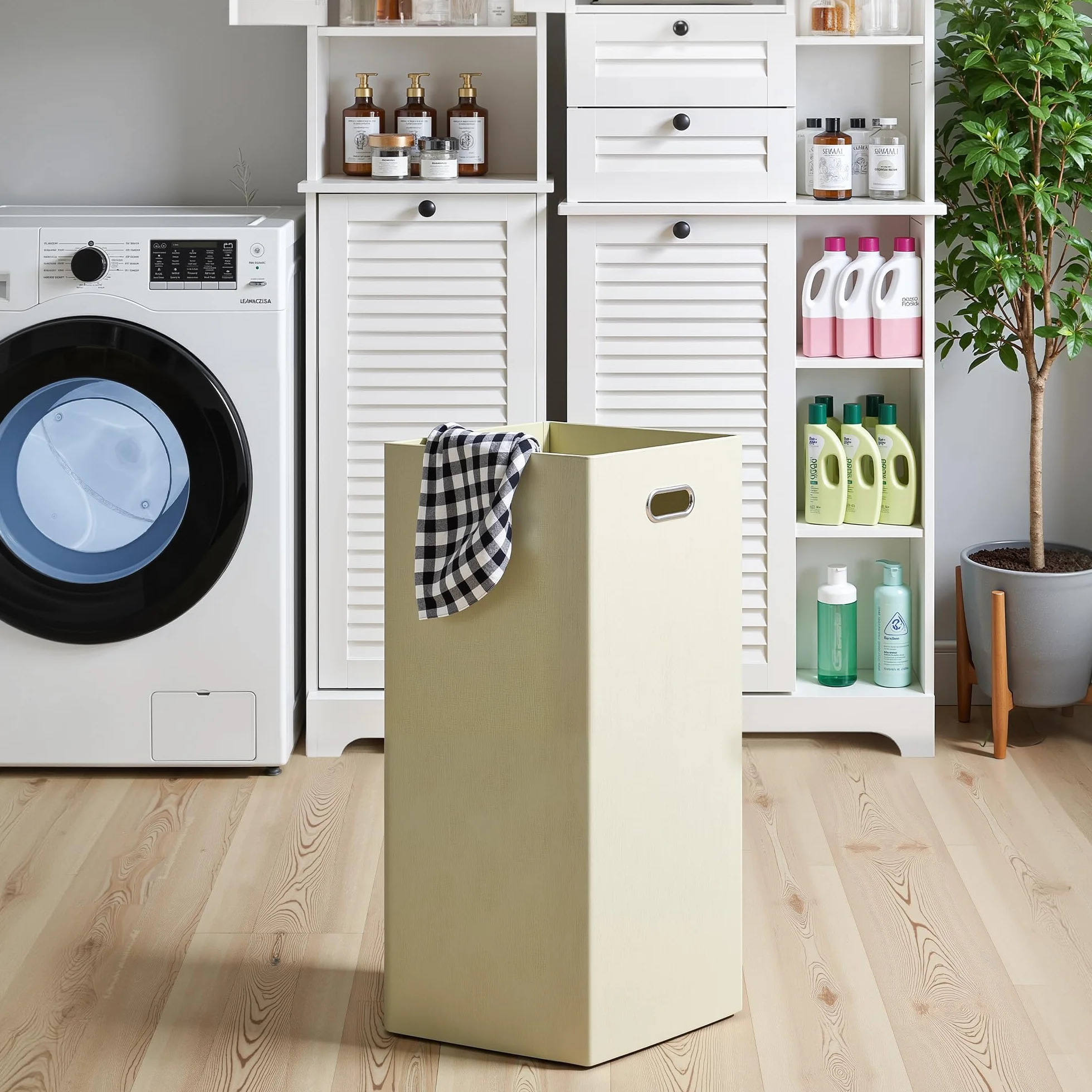 Xbro Mobile Salvaspazio Alto da Bagno con 2 Ante a Lamelle, 3 Ripiani e Cesto Portabiancheria, Multiuso per Cucina, Soggiorno e Bagno, 40x37x170 cm, Bianco