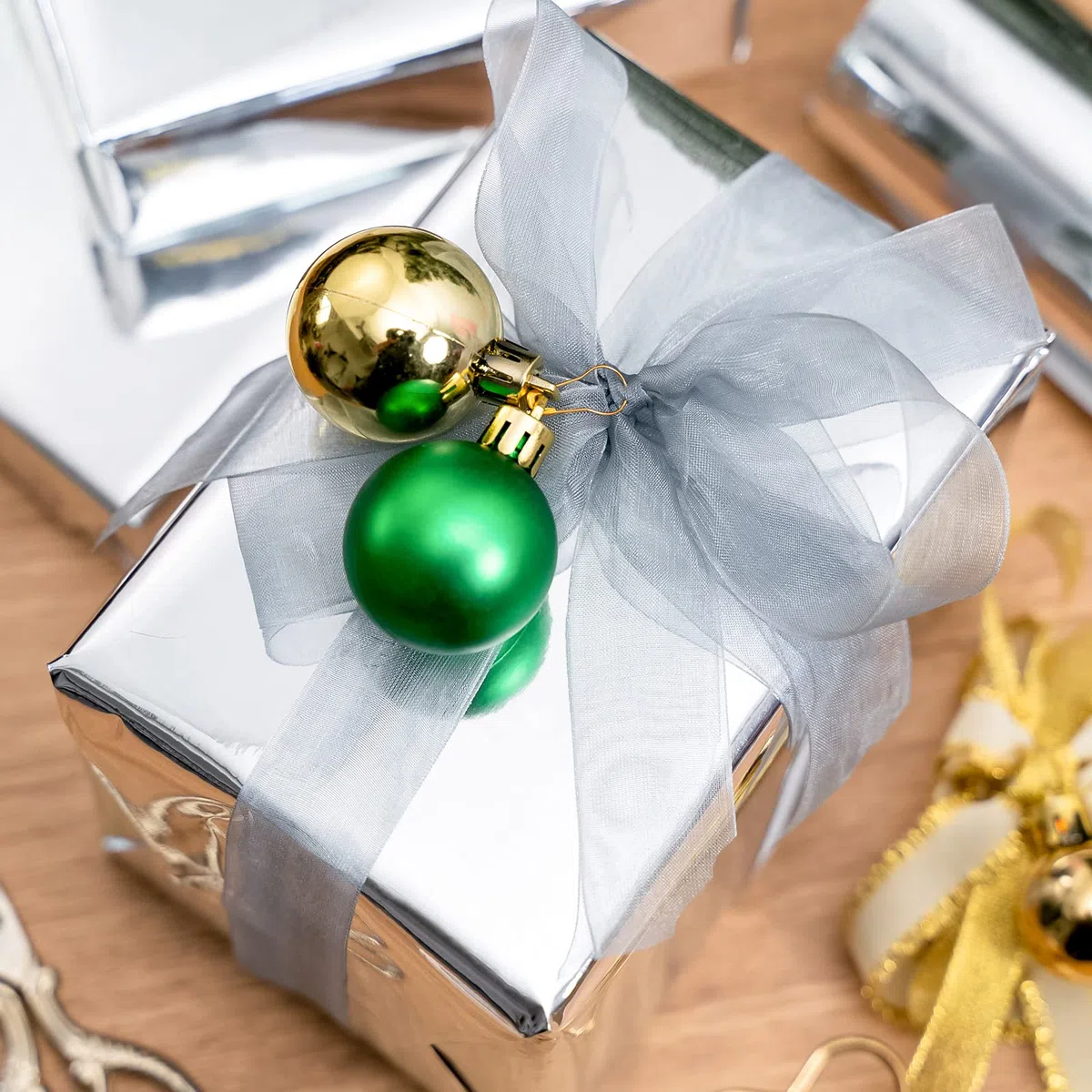 RUSPEPA Carta Da Regalo Metallizzata Argento - Mini Rotolo - Carta Tinta Unita Perfetta Per Matrimoni, Compleanni, Natale, Baby Shower - 44 cm X 10 m