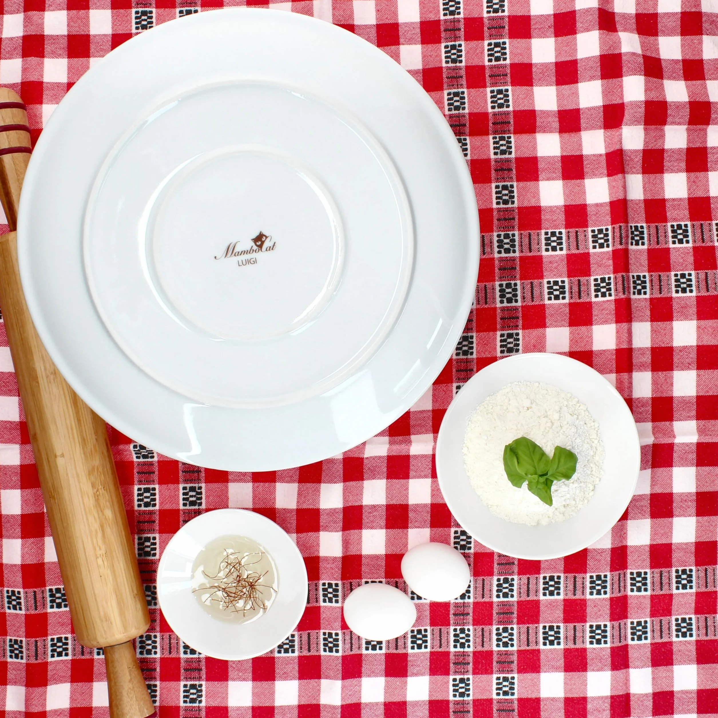 MamboCat Luigi Set di 6 piatti per pizza I Ø 30,5 cm I per 6 persone I Grandi piatti per pizza bianchi in porcellana con motivo da pizzaiolo I Per pizze o per servire I Piatti piani