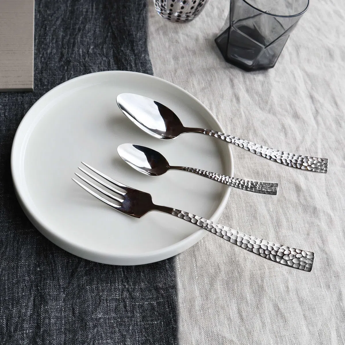 Pintinox, Set 48 pezzi Posate Palace Martellato, Acciaio Inox, Made in Italy, 12 persone