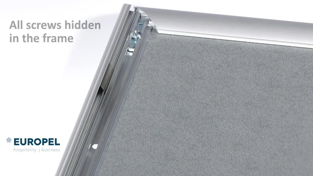 Europel cornice a scatto DIN A4 verde, sistema Easy-Click, profilo 25x11 mm, alluminio anodizzato, pellicola protettiva antiriflesso, dimensioni esterne 241x328 mm, retro in polistirene grigio