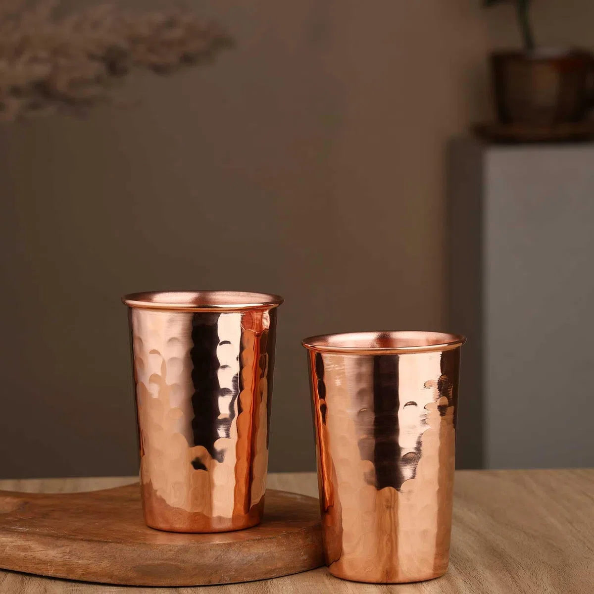 ANCIENTIMPEX Set di 2 bicchieri in puro rame martellato, 300 ml, bicchieri ayurvedici fatti a mano, per benefici per la salute, bicchieri da acqua per casa e ufficio