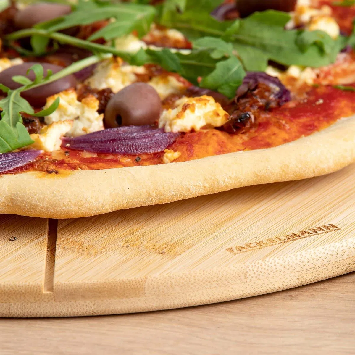 Fackelmann Tagliere per pizza in legno rotondo 32 cm – in bambù rinnovabile – scanalature per pezzi di pizza perfettamente uguali – tagliere per pizza della serie Pizza & Pasta