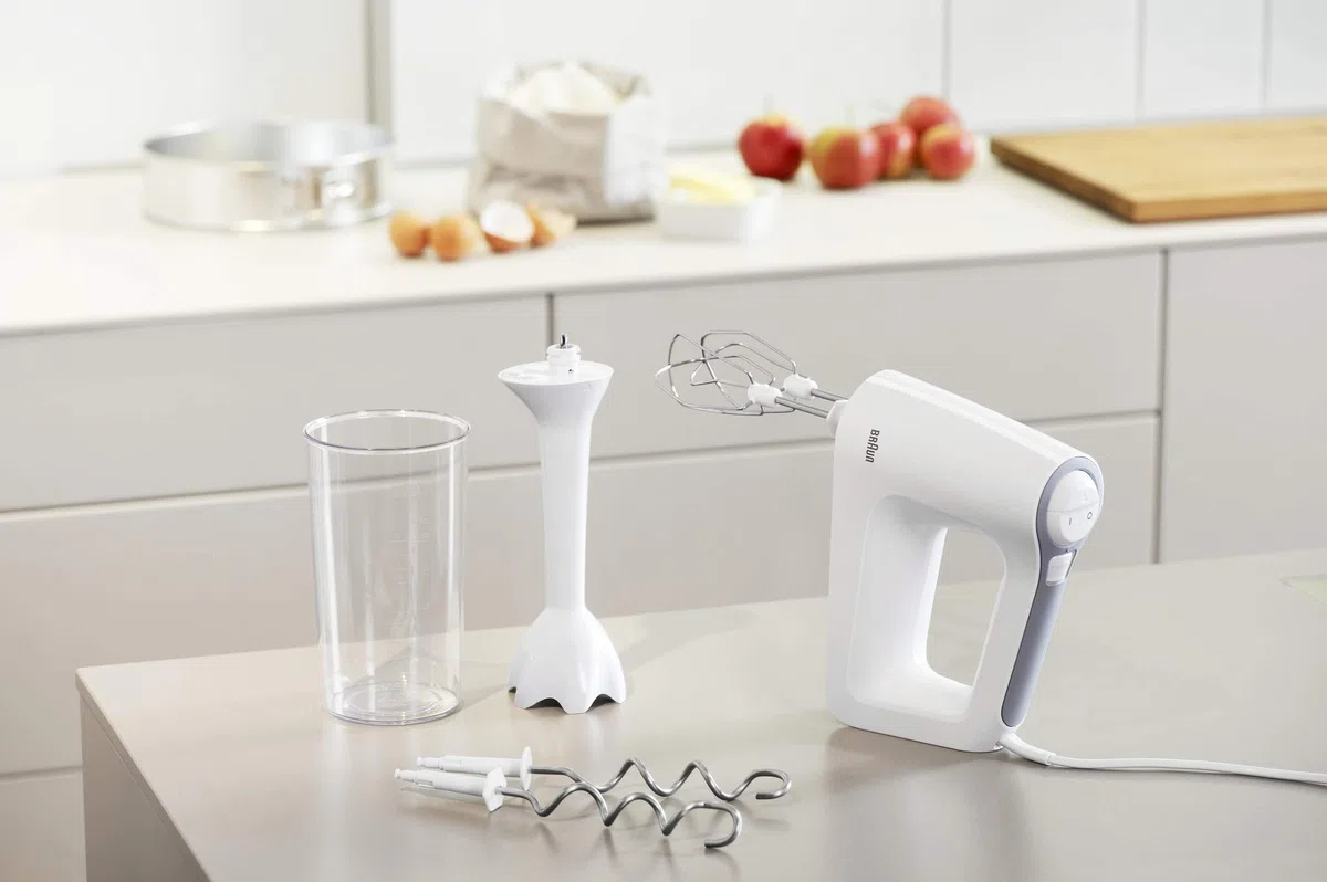 Braun HM3105WH MultiMix Serie 3, Sbattitore Elettrico a 5 Velocità e Turbo, Impugnatura Antiscivolo, Dotato di 2 fruste, 2 Ganci, Asta per Montare e Bicchiere Graduato da 600ml, Potenza 500 W, Bianco