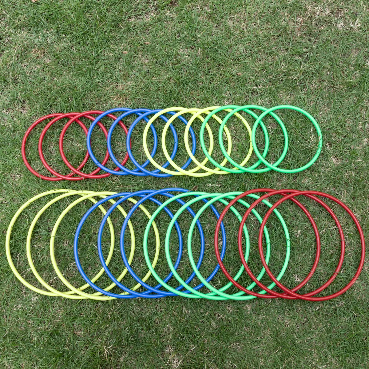 24 pezzi plastica anelli di lancio giocattoli, anelli di lancio cerchi per i bambini, anello di gioco Toss Carnevale per interni all'aperto Sport Party Supplies giochi (12cm-12pz/18cm-12pz)