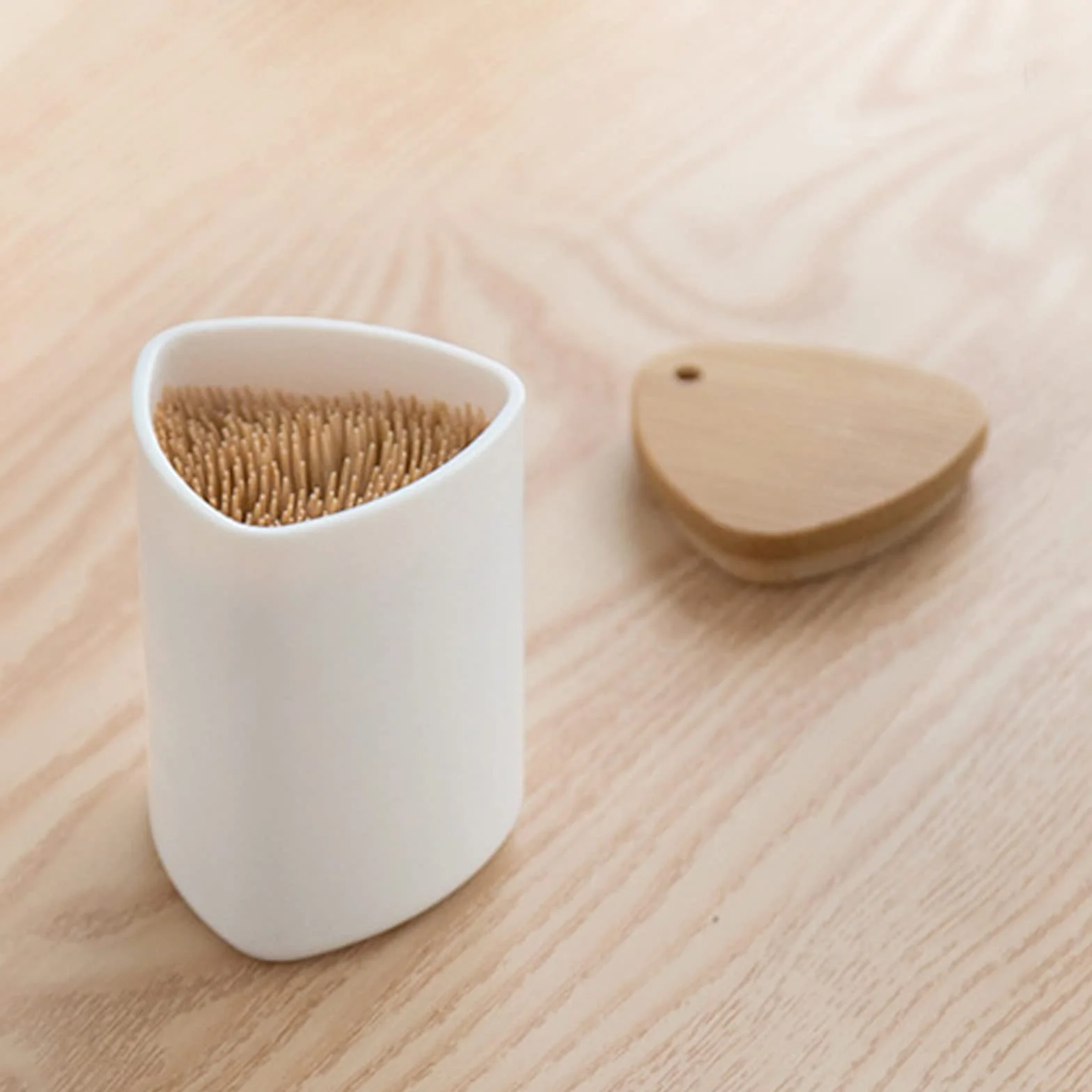 Distributore di Stuzzicadenti, 1 Pezzo Porta Stuzzicadenti in Legno Dispenser Stuzzicadenti Portatile con Coperchio in bambù, Decorazione per Cucina, Ristorante, Hotel (Bianco)