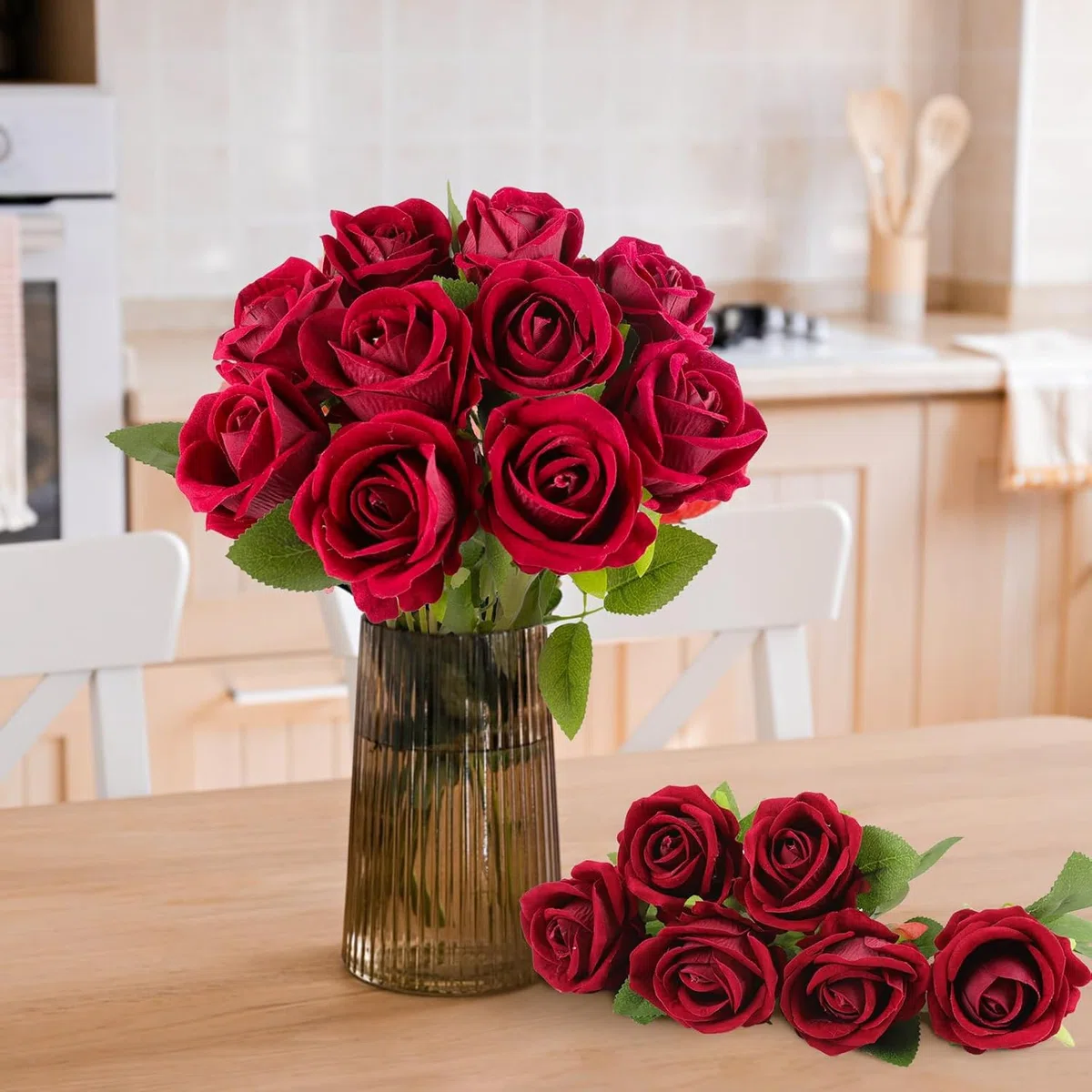 12 Pezzi Rose Fiori Artificiali Bouquet di Fiori di Seta Artificiale Rose Vino Rosso Finte in Seta Artificiale per Matrimoni Home Office Cucina Ufficio Giardino（Vino Rosso）