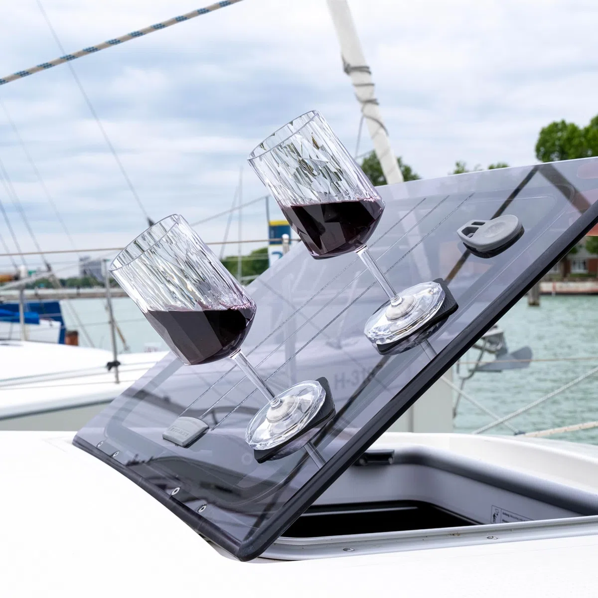 Silwy® - Occhiali magnetici in plastica ad alta tecnologia con cuscinetti in metallo nano gel, perfetti per campeggio, roulotte e nautica (vino, 0,3 l, set da 2)