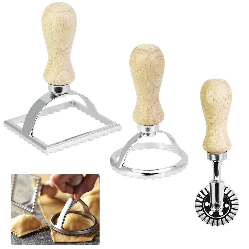 3 Pezzi Timbri per Ravioli in Acciaio Inox Taglierine Stampi per Biscotti con Manico in Legno Ravioli Maker a Bordi Scanalati per Ravioli Pasta Gnocchi Lasagna e Biscotti(3 Misure)