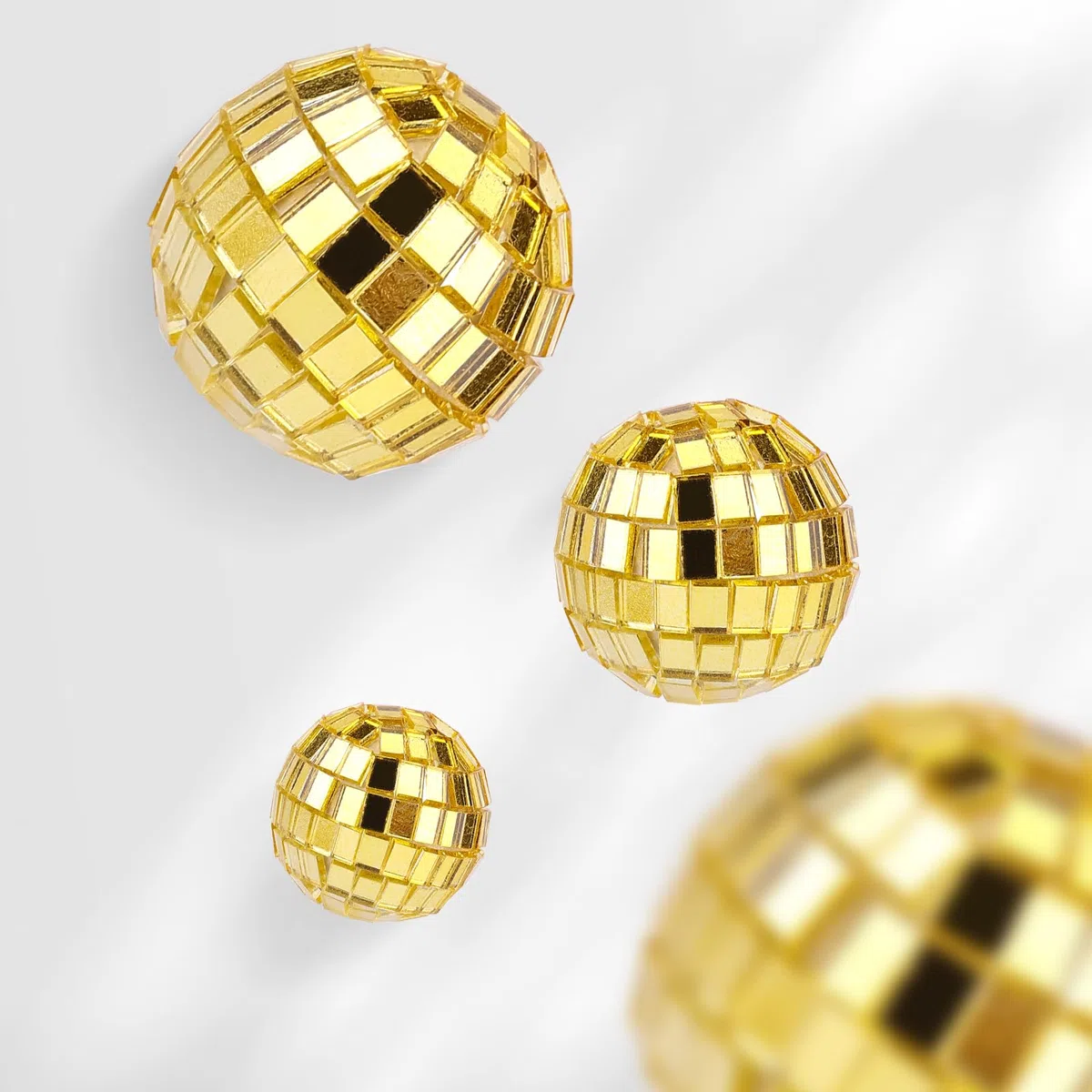30pz Disco Ball Topper per Cupcake, Mini Toppers per Torta a Tema Discoteca con Bastoncini palla da Discoteca Torta Decorazioni per Cupcake Accessori per Dessert Festa in Discoteca (Oro)
