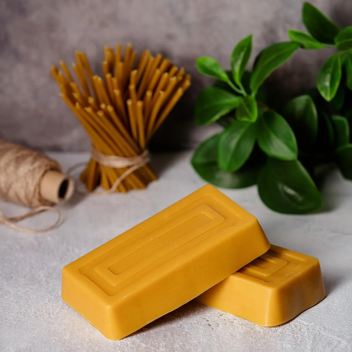 Danilovo 100% Pure Natural Beeswax Block, Premium Quality, Sustainable, Chemical-free, Triple Filtered, Cosmetic Grade, 1 Pcs, 500g