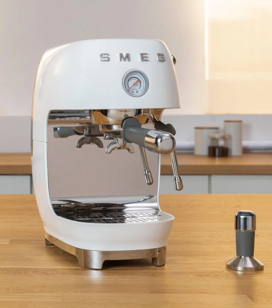 Smeg, Macchina da Caffè Espresso Manuale ECF03CREU, Thermoblock, Funzione Cold Brew, Lancia a Vapore e Manometro, Serbatoio da 1,4 L, 1650 W, Panna
