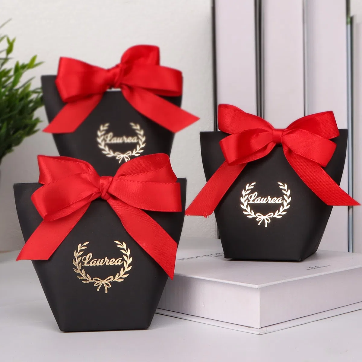 BETESSIN 25pz Scatoline Portaconfetti Laurea Bomboniera Confetti Rosso Nastro Decorazione Festa per Caramelle Regalo