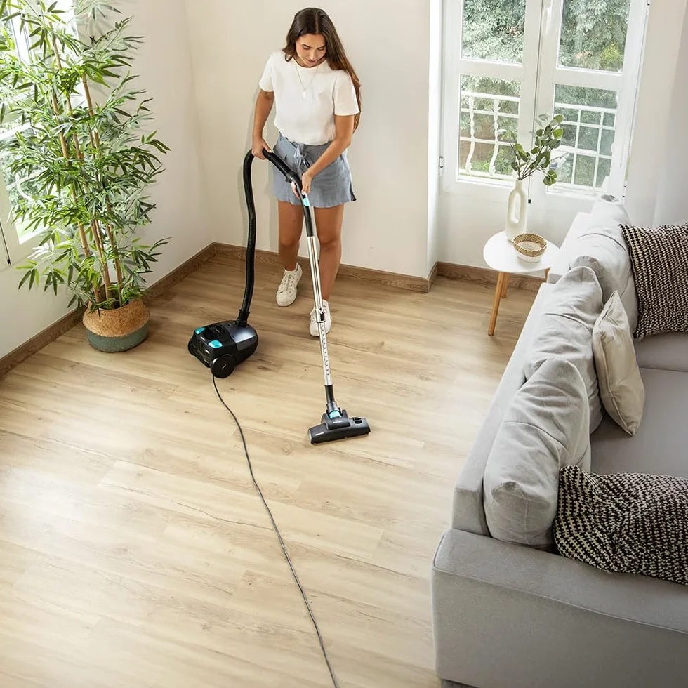 Cecotec Aspirapolvere a Traino con Sacco 2L Conga Powerbag 2000 Compact Plus. 800W, Filtraggio Alta Efficienza, Tubo Telescopico Metallico, Include Accessori per Mobili e Angoli