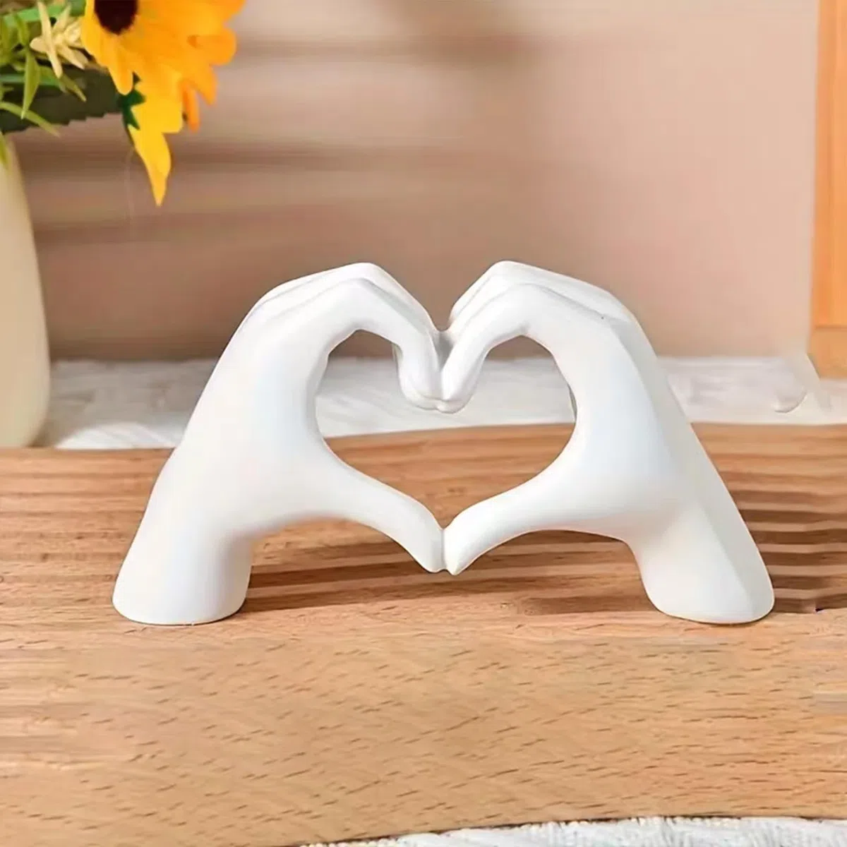 Scultura a forma di cuore a mano, statua moderna con gesto romantico, statua decorativa per soggiorno, ufficio e camera per matrimoni creativi (donna)