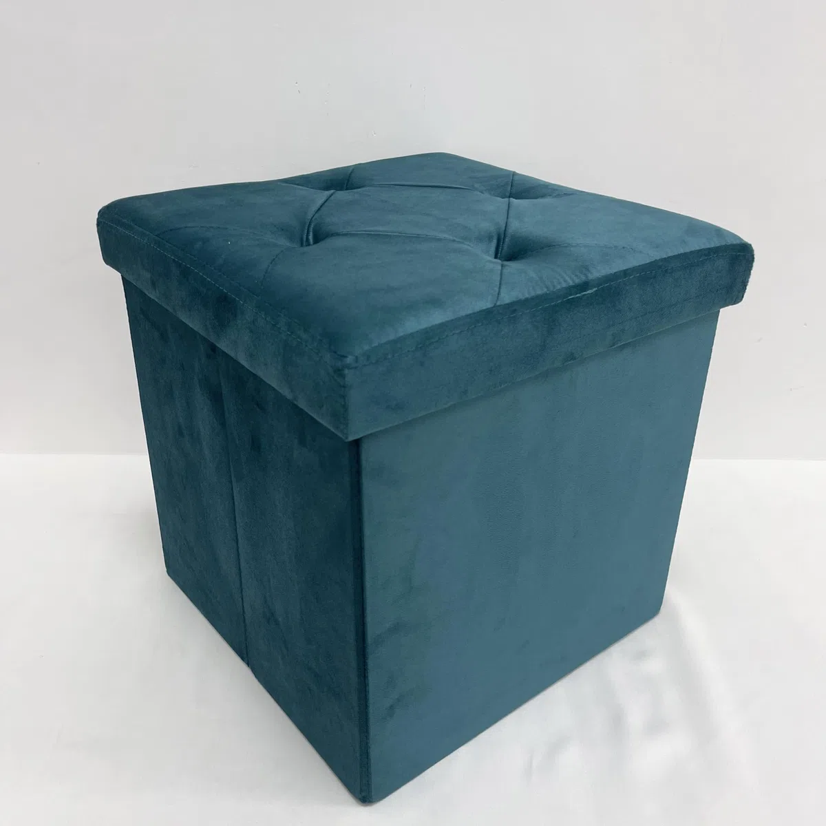 Pouf contenitore multiuso, struttura in mdf, rivestimento effetto velluto ottanio 38x38xh.38 cm, Sibilla