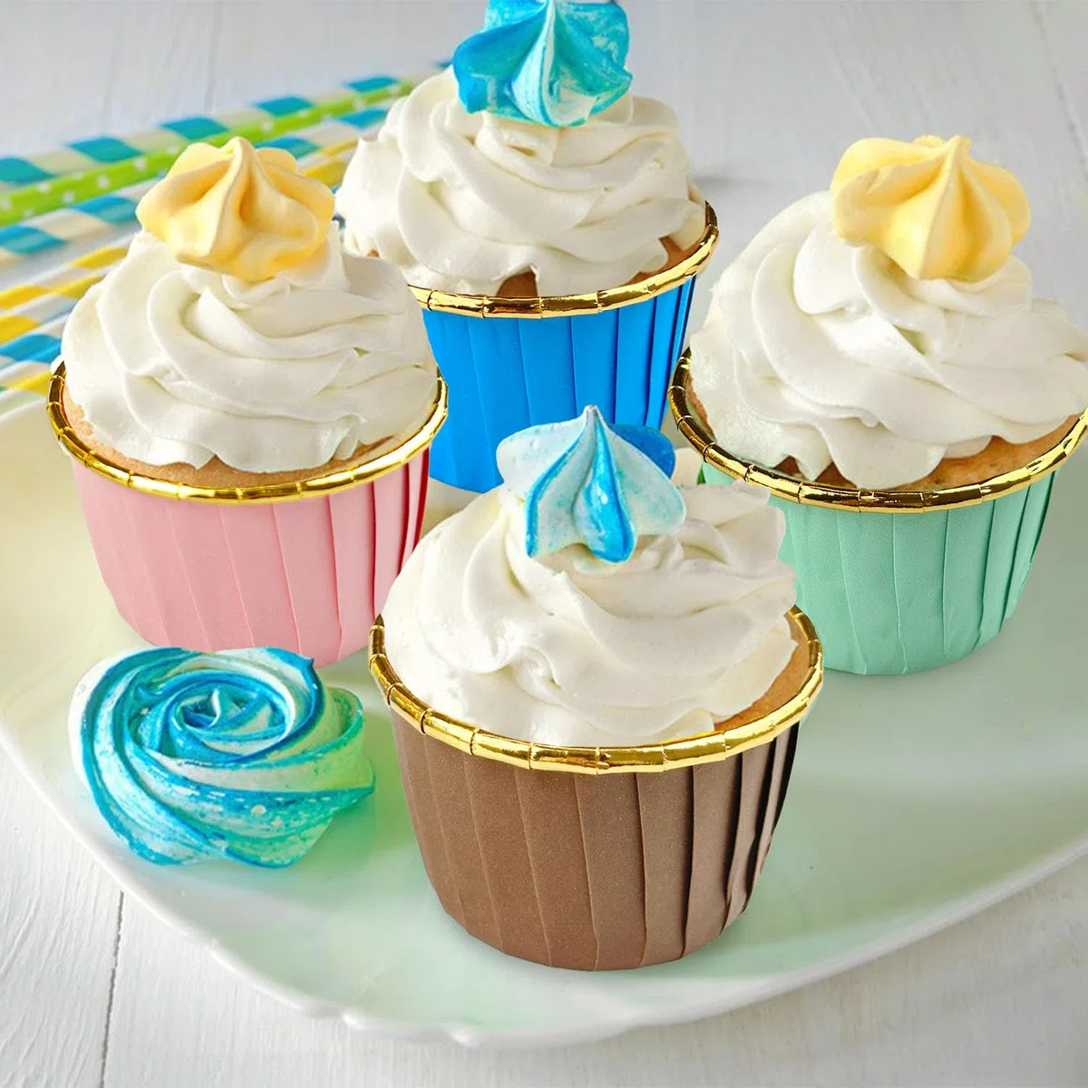 Stampi per muffin, 200 pirottini di carta, per cupcake, adatti per compleanni, matrimoni, feste, anniversari, Natale (4 colori)