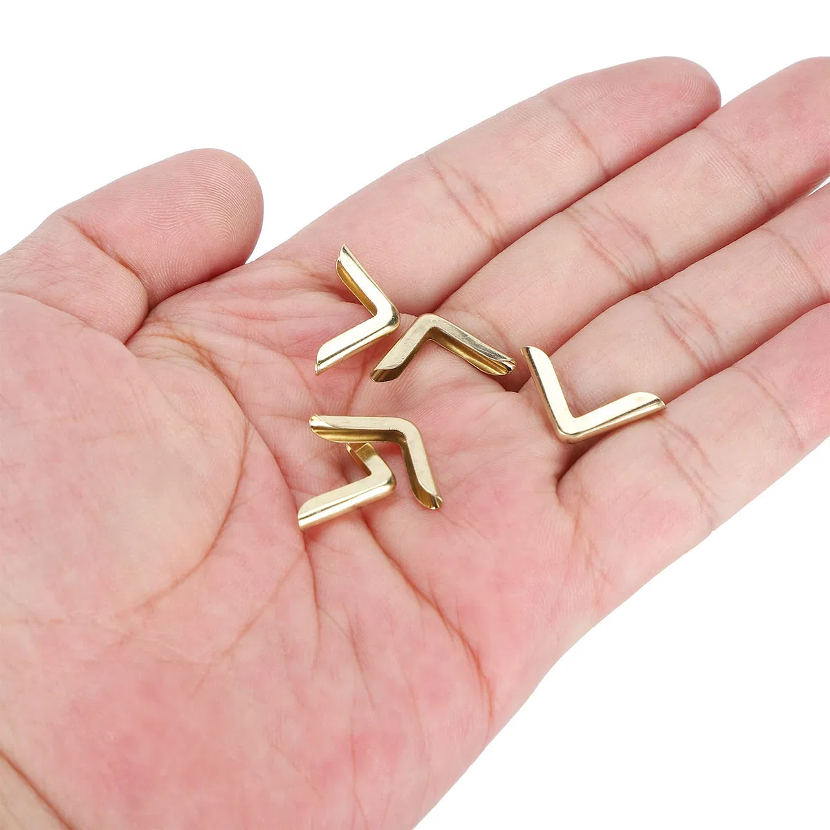 100 Pezzi Proteggi Angoli per Libri, Proteggi Angoli in Metallo Dorato, Protezione Angolare per Adesivi Scrapbooking Album Menu Angoli, 14 x 14 x 2,2mm