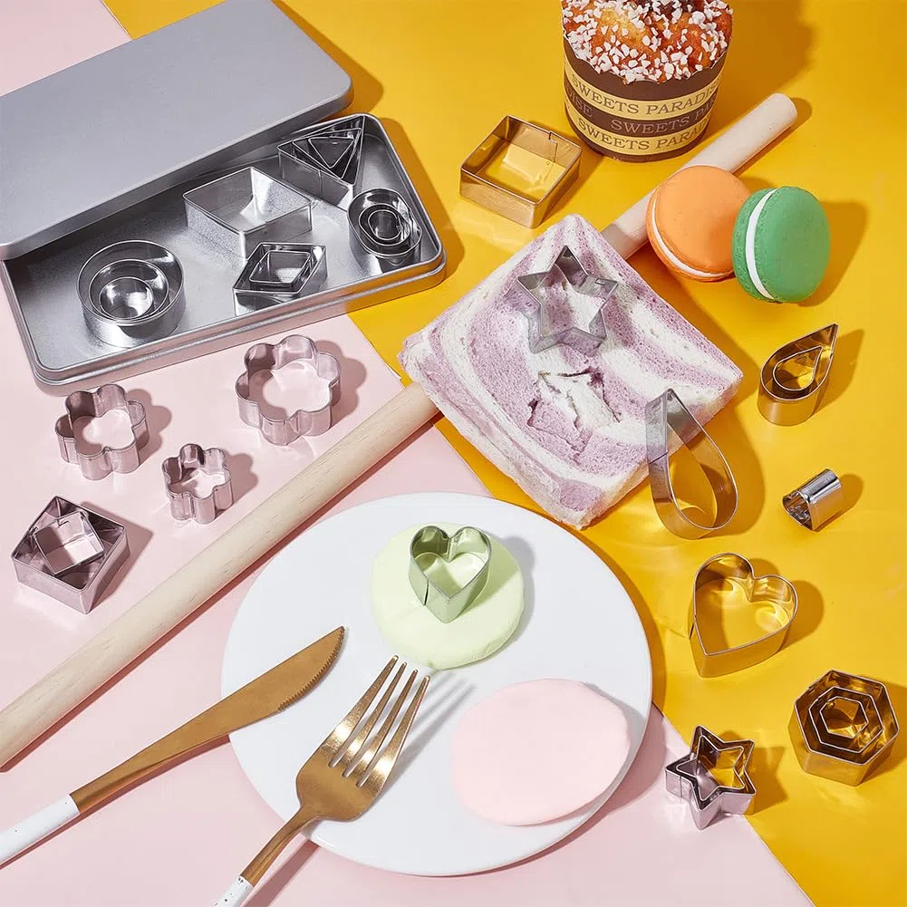 UNICRAFTALE Set di 30 fustelle per fori in pelle, 3 misure, a forma di cuore, a forma di stella, floreale, rotonde, in acciaio inox, per fai da te, artigianato in pelle