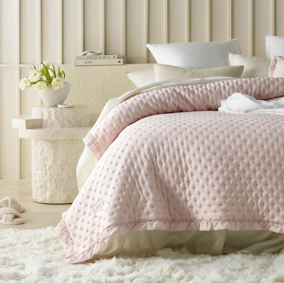 ROOM99 Molly Elegante copriletto rosa cipria 240 x 260 cm, versatile come copriletto o copridivano, coperta per letto e divano, trapunta stile ideale come bedspread
