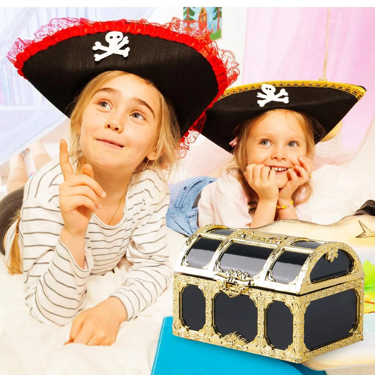 12 mini scrigno del tesoro dei pirati: piccolo scrigno del tesoro in plastica con 12 monete d'oro e 12 pietre preziose, scrigno del tesoro per feste dei pirati, decorazione 7,5 x 5,2 x 5 cm