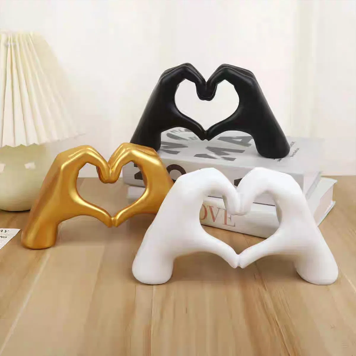 Scultura a forma di cuore a mano, statua moderna con gesto romantico, statua decorativa per soggiorno, ufficio e camera per matrimoni creativi (donna)