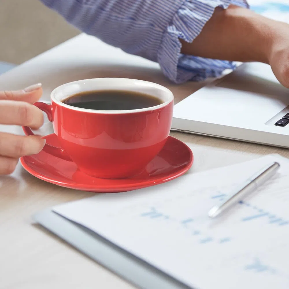 ionEgg Tazza da caffè in porcellana con piattino, 220 ml, per cappuccino, latte e tè, rosso