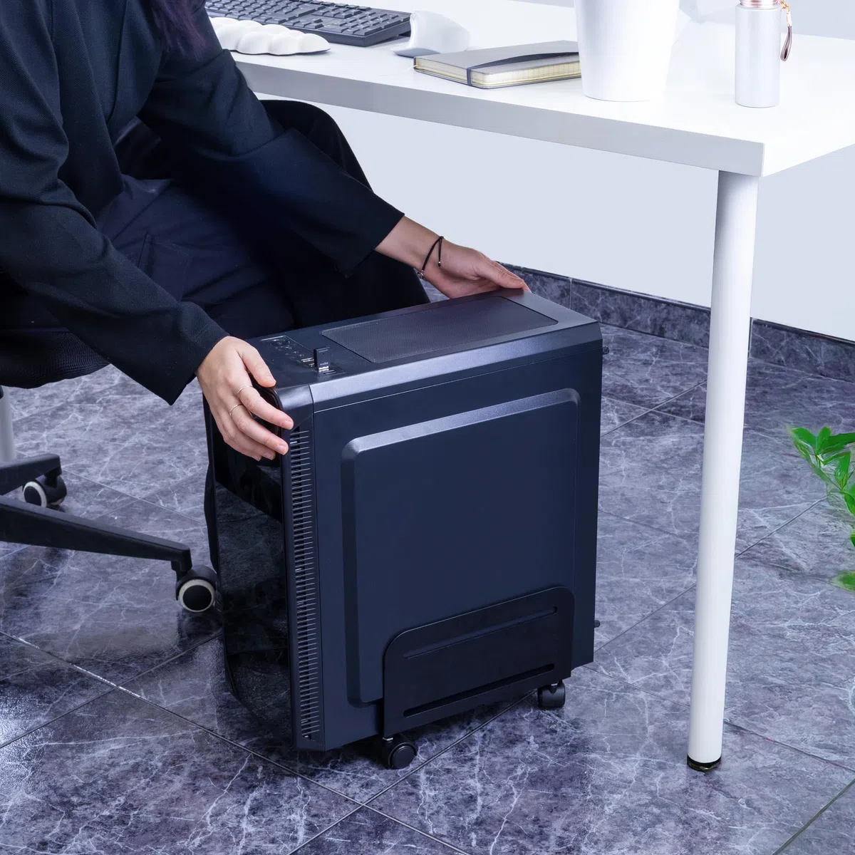 iggual – Supporto per CPU con Ruote, Base Regolabile da 11,9 a 20,9 cm, Supporto in Metallo per Torre PC da Posizionare sotto la Scrivania, Regge fino a 10 kg, Ideale per Ufficio e Setup