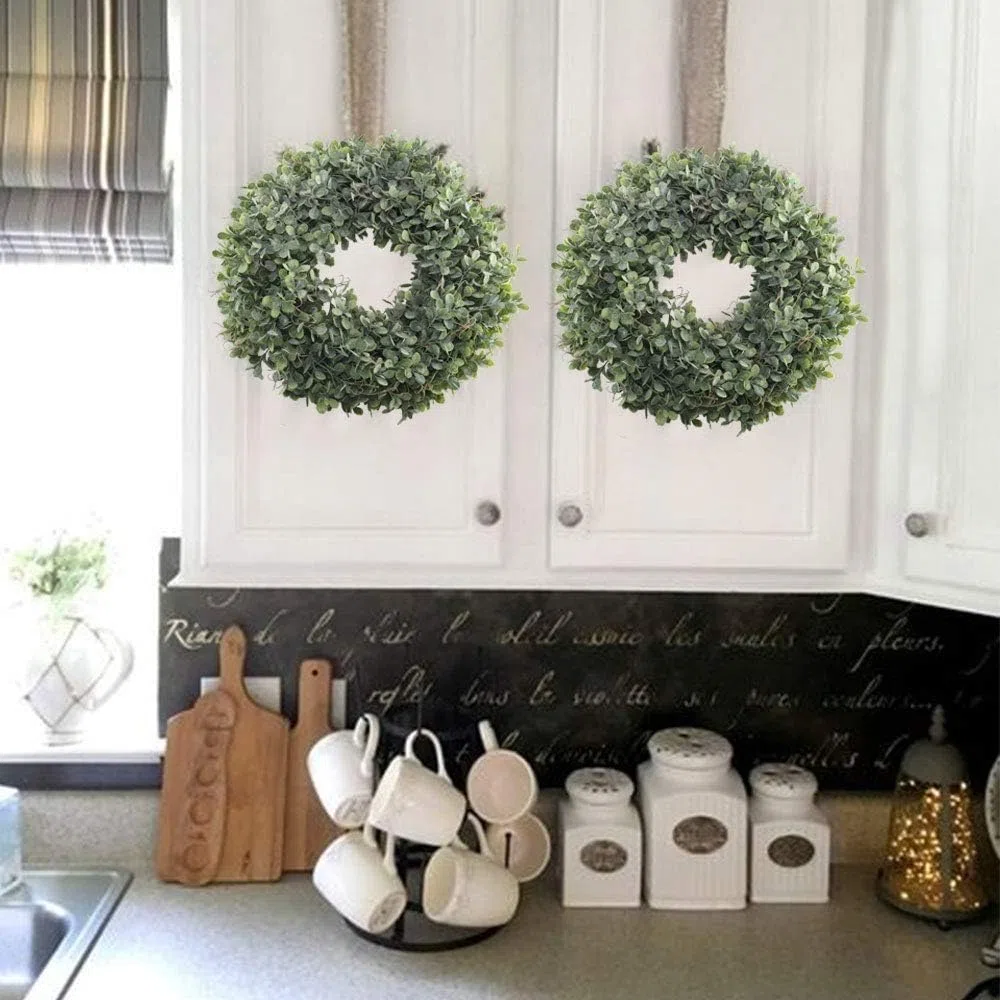 Ghirlanda di Eucalipto Artificiale 47 cm Ghirlanda Primaverile per Porta Verde Corona Artificiale di Eucalipto 2 Supporti PVC Corona Estiva per Porta Estate Matrimoni Decorazioni