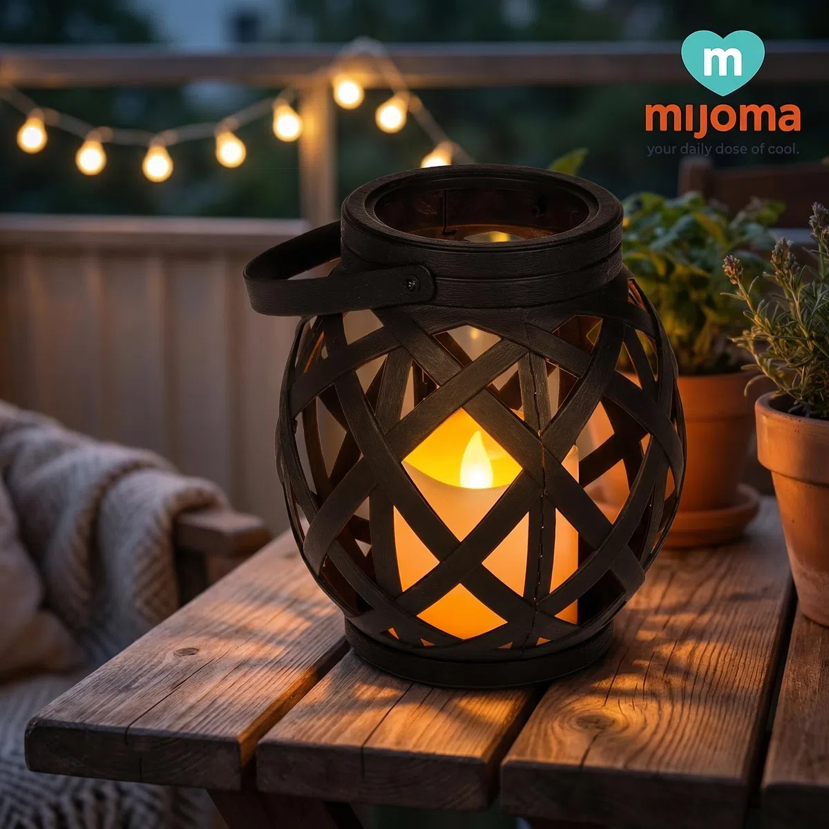 MIJOMA Portacandela antivento con manico e candela LED, funzione timer, 13,5 x 16 cm, in plastica, funzionamento a batteria, elegante decorazione per esterni e interni