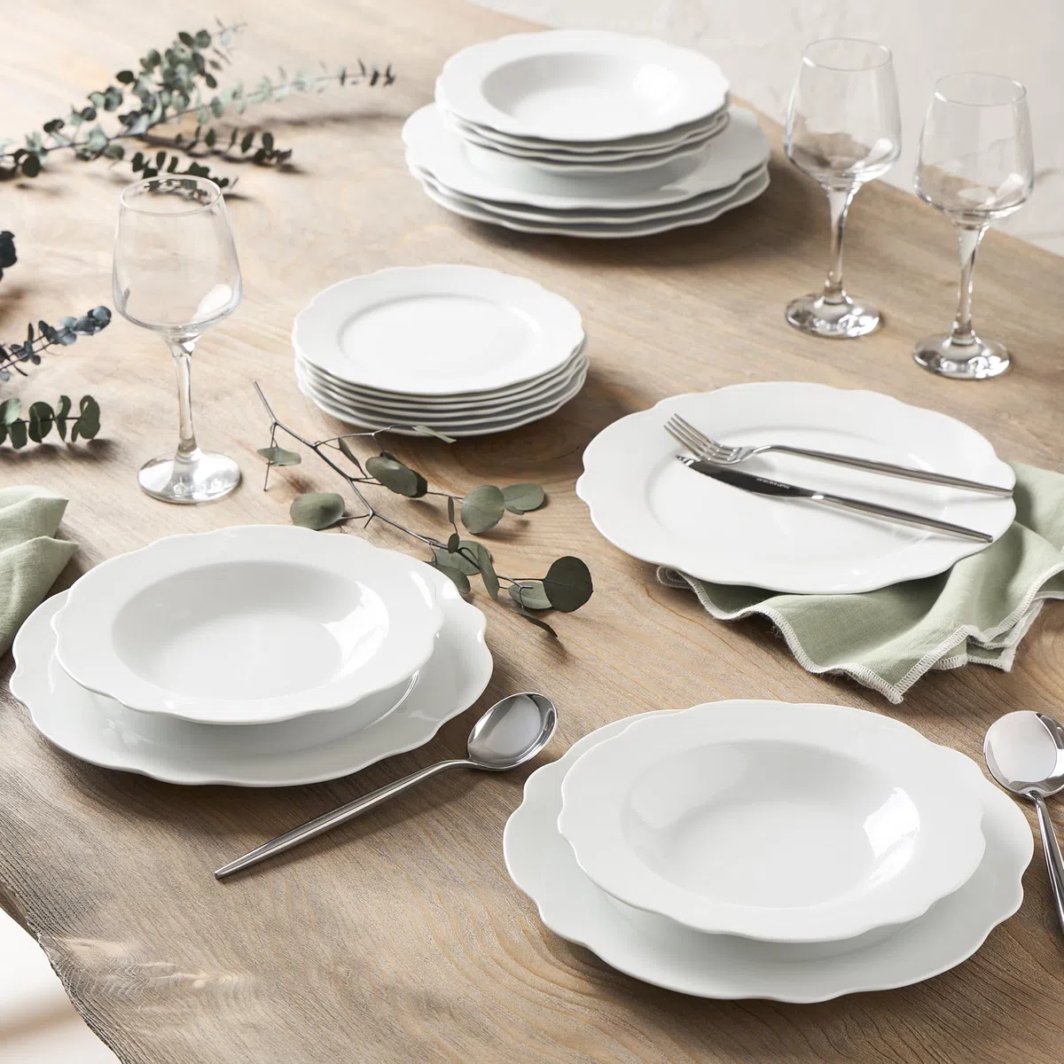 Geneviève Lethu 545865 - Servizio da tavola in porcellana bianca, 18 pezzi, per 6 persone, piatti piani, piatti fondi, piatti da dessert, collezione Vienna alla forma smerlata