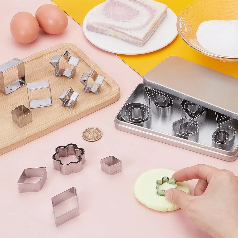 UNICRAFTALE Set di 30 fustelle per fori in pelle, 3 misure, a forma di cuore, a forma di stella, floreale, rotonde, in acciaio inox, per fai da te, artigianato in pelle