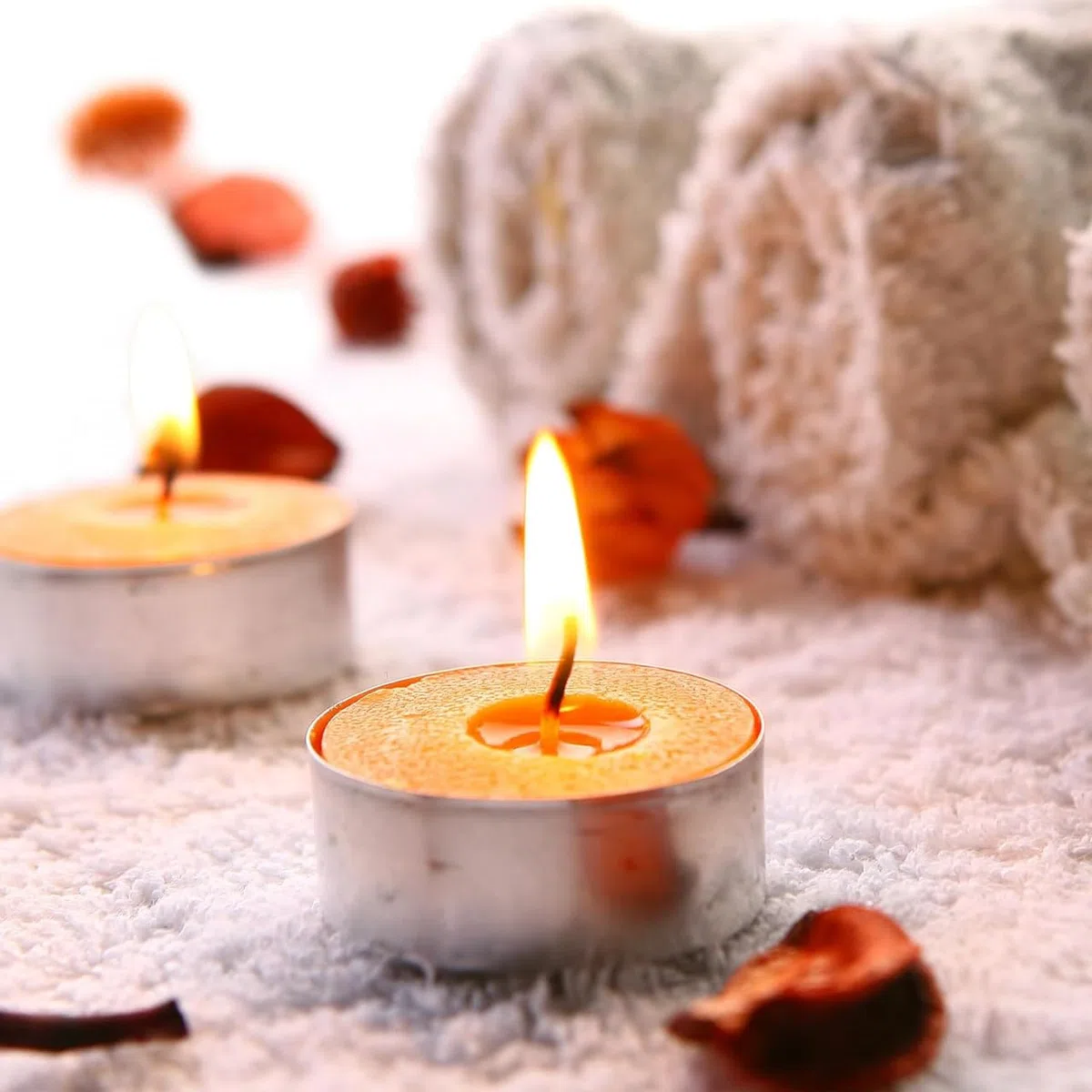 Set di 48 Candele Tealight in 100% Puro Cera d'Api - Durata di 3 Ore - Candele Tealight Senza Fumo - Stoppino in Cotone e Senza Profumo - Regalo per Amanti delle Candele - Set of 48 Tealight Candles