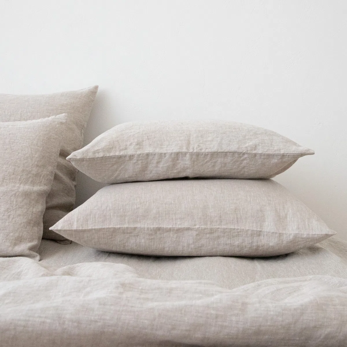 LinenMe Federa in Lino – 2 pezzi - 50 x 80 cm in 100% puro lino lavato naturale – Biancheria da letto in lino traspirante, termoregolatore, ipoallergenico, morbido e resistente - Naturale