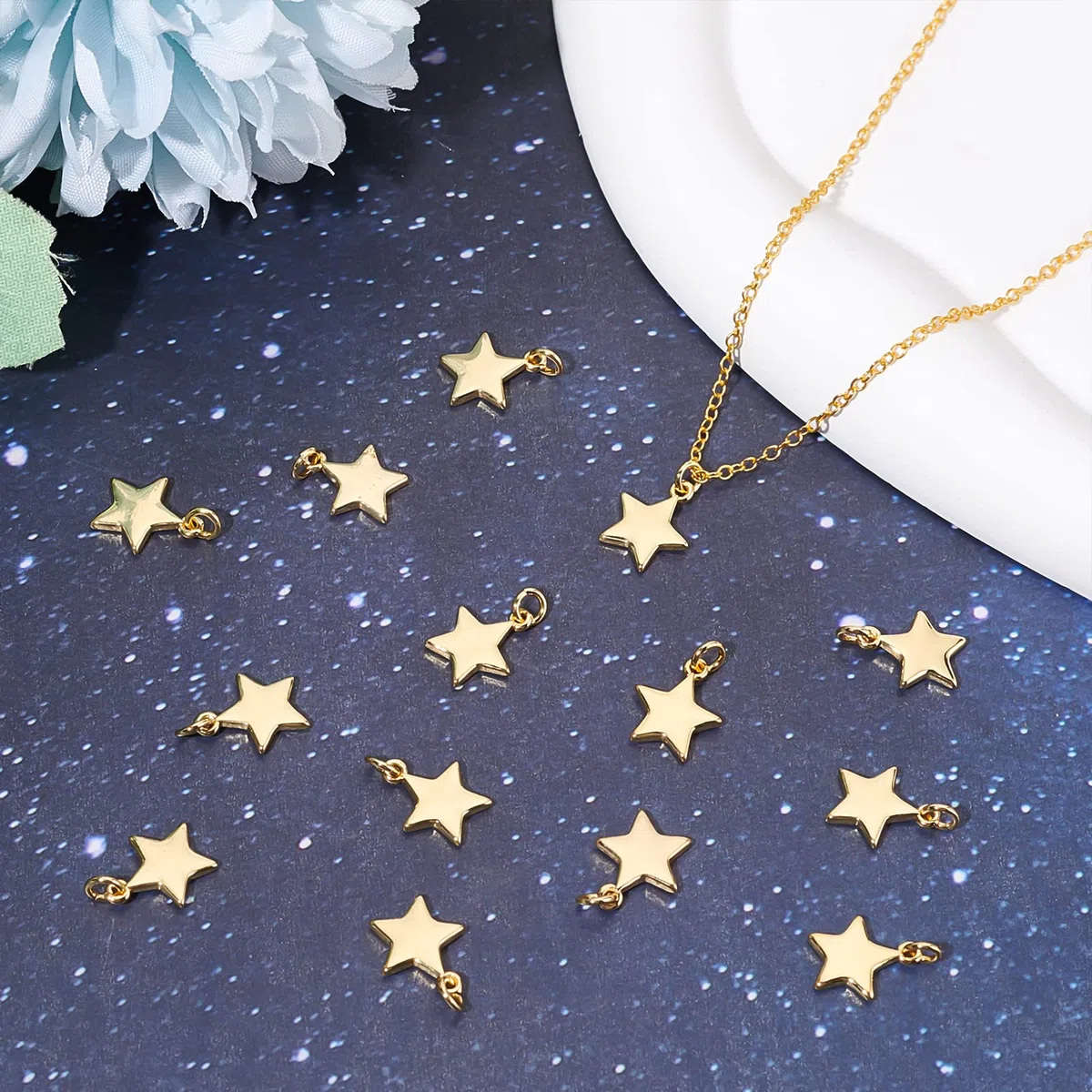 Beebeecraft 1 scatola 20 ciondoli A Forma di Stella D'Oro Pendenti Pendenti Pendenti Placcati In Oro 18K con Anello di Salto 10x11 mm per Creazione di Gioielli Fai-Da-Te Collana Braccialetto