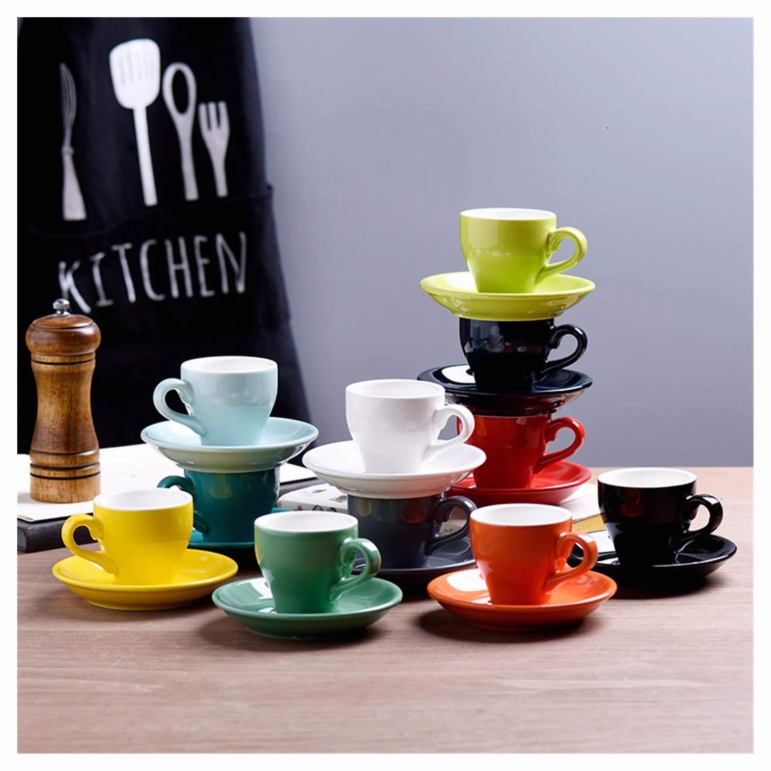 Set Tazzine caffè,Tazzine Caffe con Piattino Colorato Spesso Ceramica Espresso Coppe piattino Set Cafe Domestica Caffe Latte Expresso caffè Forte Tazze Vassoio all'Ingrosso(Red)