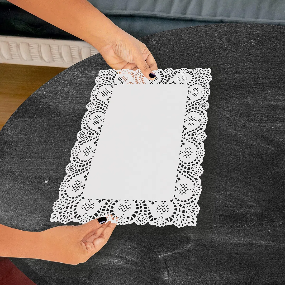 BELLE VOUS Centrini di Carta in Pizzo Rettangolari Bianchi (Set da 100) - 36,5 x 26 cm - Centrino di Carta Sotto Torta Rettangolari, Tovagliette per Decorazioni Nuziali e Confezioni