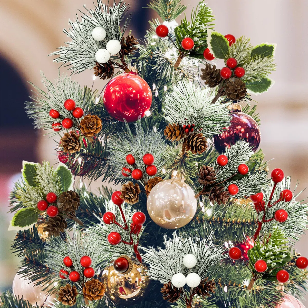 14 Pezzi Rami di Pino Artificiale per Natale Rami di Abete con Pigne Bacche di Agrifoglio di Natale Artificiale per Decorazione di Ghirlande Natalizie Decorazioni da Tavola