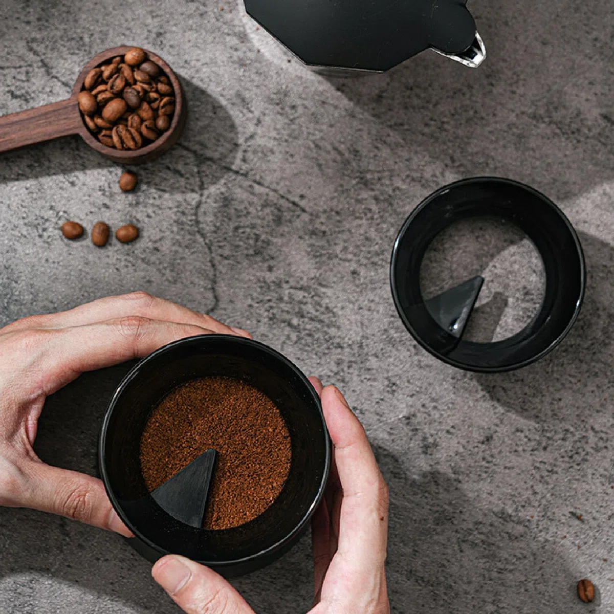 Imbuto Dosatore per Moka, Riempitivo per Caffè Piano Cottura Strumento di Distribuzione per Caffettiera Espresso Anello Dosatore per Caffettiera per Valvola Singola(150ml-Nero)